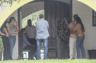 “Comprou para morar”, diz família em velório de fiscal morto por Alcides Bernal “Comprou para morar”, diz família em velório de fiscal morto por Alcides Bernal