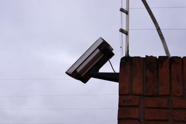 C&acirc;meras flagraram Bernal chegando a cen&aacute;rio de morte pronto para atirar