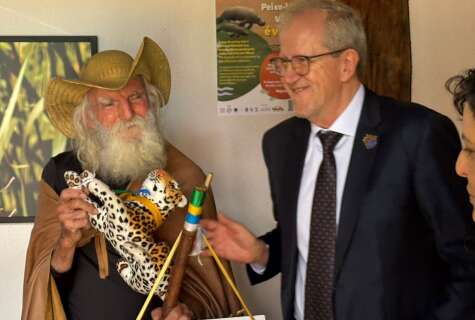 Presidente da COP15 bate-papo com Velho do Rio e &eacute; chamado para comer hamb&uacute;rguer