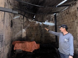 Serralheiro teve prejuízo de R$ 50 mil em incêndio no Leblon Serralheiro teve prejuízo de R$ 50 mil em incêndio no Leblon