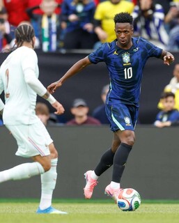 Fran&ccedil;a vence Brasil por 2 a 1 e exp&otilde;e fragilidades da sele&ccedil;&atilde;o antes da Copa