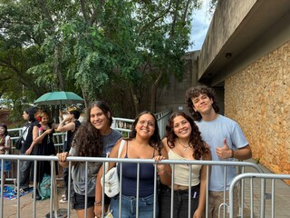 Com 376 ingressos, fila para ver Ney Matogrosso passa de 900 pessoas