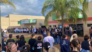 Servidores protestam ap&oacute;s vereador usar tribuna para criticar m&eacute;dicos