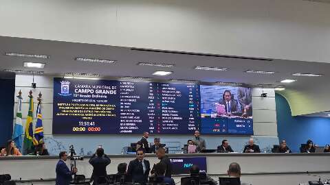 Sob cr&iacute;tica, C&acirc;mara aprova veto &agrave; mulher trans em banheiro feminino