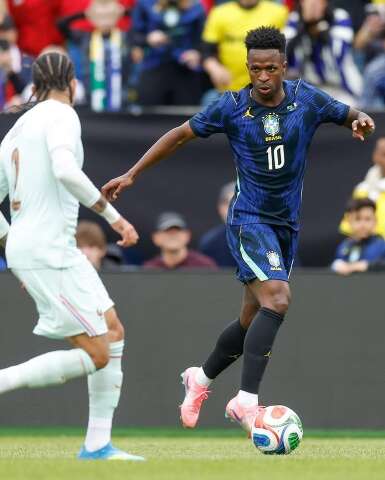 Fran&ccedil;a vence Brasil por 2 a 1 e exp&otilde;e fragilidades da sele&ccedil;&atilde;o antes da Copa