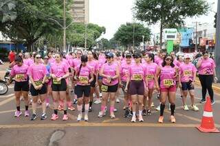 Corrida e caminhada da mulher re&uacute;nem 200 participantes em Dourados