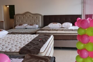 Ningu&eacute;m precisa dormir mal: Gigi Colch&otilde;es abre nova loja na Coronel Antonino