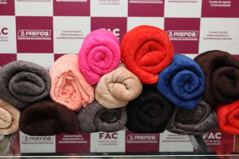 Com apelo para "desapego", campanha quer arrecadar 50 mil pe&ccedil;as de frio 