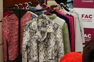 Com apelo para "desapego", campanha quer arrecadar 50 mil pe&ccedil;as de frio 