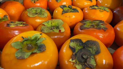 Outono ado&ccedil;a o mercado e transforma o caqui no queridinho das bancas