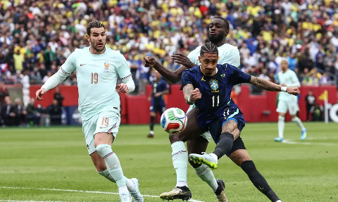 Raphinha e Wesley s&atilde;o cortados ap&oacute;s les&atilde;o em amistoso nos EUA