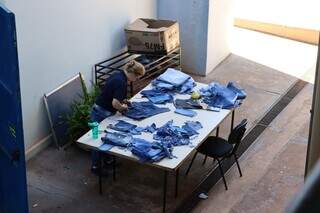 Com apelo para "desapego", campanha quer arrecadar 50 mil pe&ccedil;as de frio 