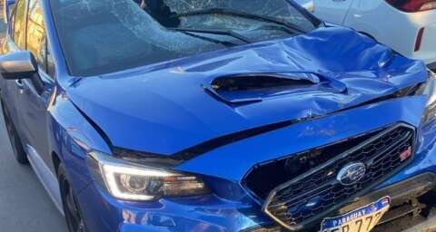 Motociclista morre ap&oacute;s sair de cal&ccedil;ada e ser atingido por carro