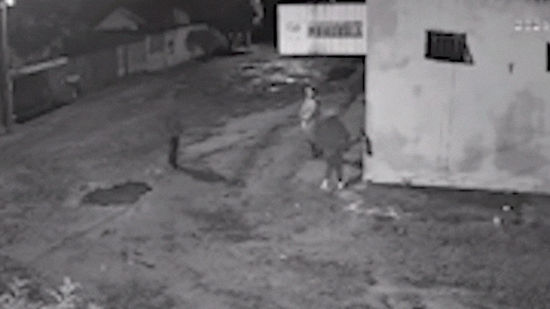 Grupo agride idoso e foge ap&oacute;s tentativa de assalto no Novo S&eacute;culo