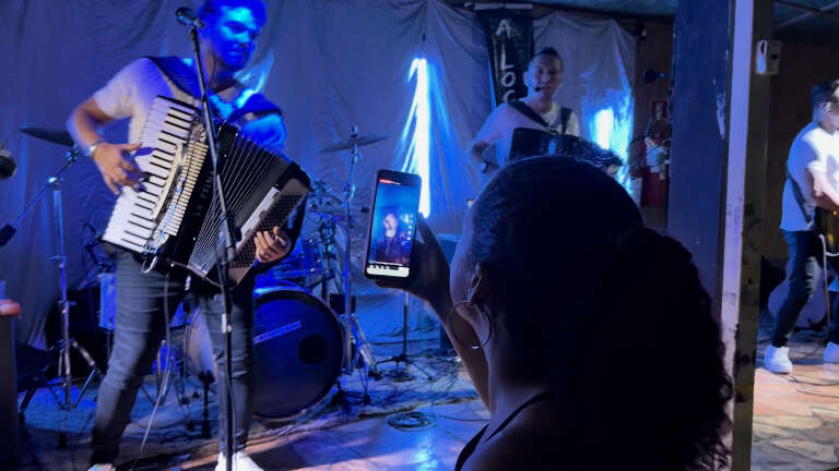 Na Vila Bandeirantes, Baile lota ao garantir festão noite toda por R$ 10