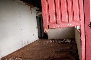 Grupo LGBT+ ocupa casa na Esplanada e cobra abrigo prometido