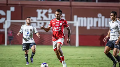 Oper&aacute;rio sofre goleada do Vila Nova e perde invencibilidade na temporada