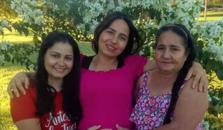 &ldquo;Ela era nosso porto seguro&rdquo;, dizem filhas de v&iacute;tima de feminic&iacute;dio