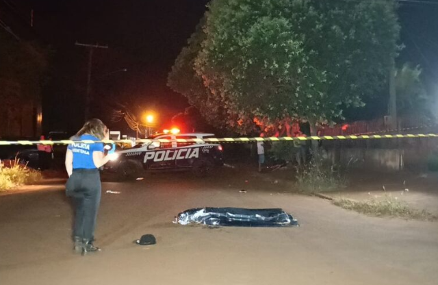 Briga por ci&uacute;mes em festa termina com homem morto a facadas