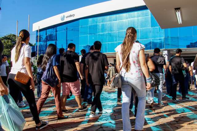 Com foco em estabilidade, candidatos de diversas idades encaram prova da Alems