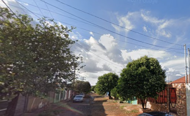 Dono de conveni&ecirc;ncia e cliente s&atilde;o baleados por motociclista