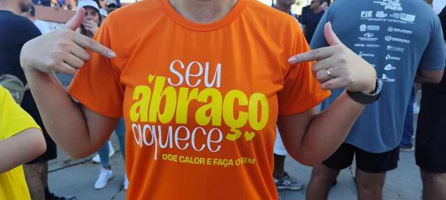 Campanha de doa&ccedil;&otilde;es de agasalhos aposta em servidores para dobrar meta