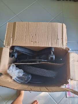 Professora recebe cadeira com defeito, mas n&atilde;o consegue o dinheiro de volta