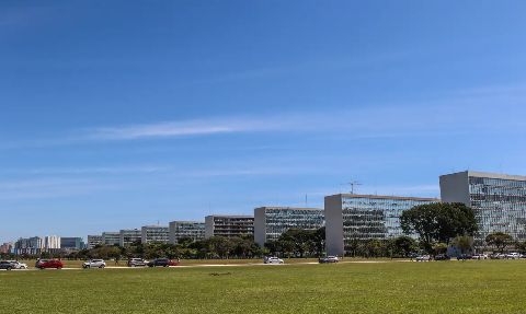 Uni&atilde;o corta R$ 1,6 bi, mas mant&eacute;m sa&uacute;de, educa&ccedil;&atilde;o e PAC no or&ccedil;amento