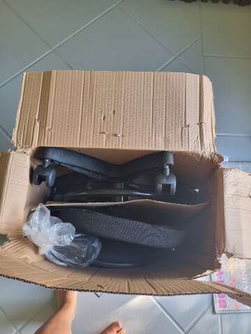 Professora recebe cadeira com defeito, mas n&atilde;o consegue o dinheiro de volta