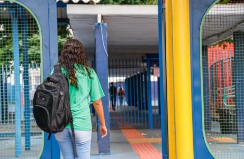 P&eacute;-de-Meia paga parcela de R$ 200 a nascidos em novembro e dezembro