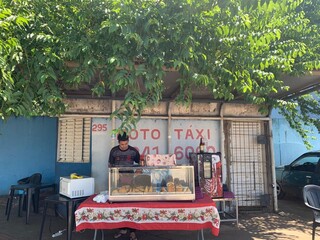 Para vender melhor, o jeito foi levar micro-ondas e frigobar para cal&ccedil;ada