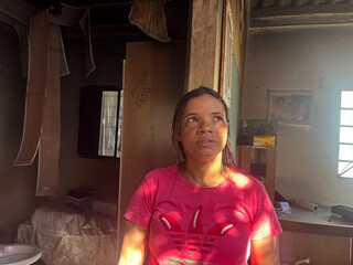 &ldquo;Voc&ecirc;s n&atilde;o t&ecirc;m no&ccedil;&atilde;o do que senti&rdquo;, diz diarista ap&oacute;s inc&ecirc;ndio destruir casa