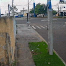 V&iacute;deo mostra adolescentes avan&ccedil;ando sinal vermelho antes de bater em &ocirc;nibus