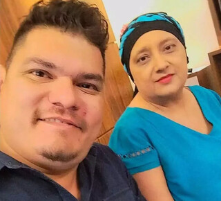 M&uacute;sica vira abra&ccedil;o e irm&atilde;o canta para Maria em cuidados paliativos