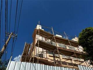 Ladr&otilde;es levam at&eacute; andaimes de obra do Col&eacute;gio Auxiliadora no Centro