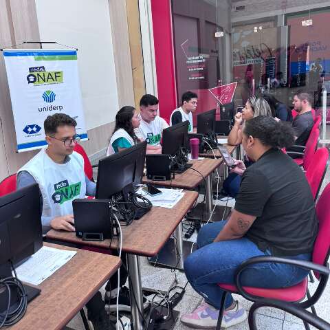 Estudantes oferecem aux&iacute;lio gratuito para declarar o Imposto de Renda