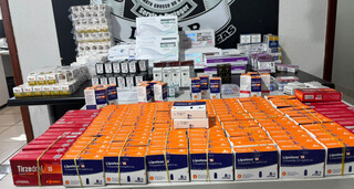 Comboio é abordado com 551 caixas de emagrecedores e anabolizantes Comboio é abordado com 551 caixas de emagrecedores e anabolizantes