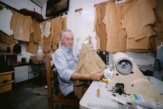 H&aacute; 60 anos na profiss&atilde;o, um dos alfaiates mais antigos n&atilde;o quer parar