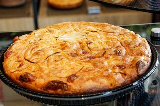 Roberta pediu bolo para o marido e ele comprou uma loja cheia deles