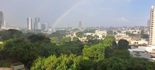 Pancada de chuva surpreende e provoca oscila&ccedil;&atilde;o de energia em Campo Grande