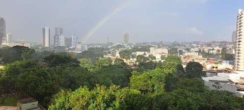 Pancada de chuva surpreende e provoca oscila&ccedil;&atilde;o de energia em Campo Grande