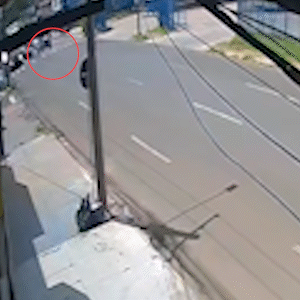 Terceiro acidente na Rua Brilhante deixa mulher com fratura exposta