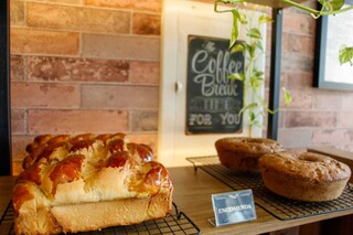 Roberta pediu bolo para o marido e ele comprou uma loja cheia deles