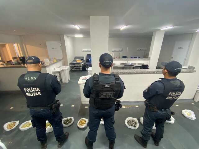 Bolivianos s&atilde;o presos ap&oacute;s ingerirem mais de mil c&aacute;psulas de coca&iacute;na