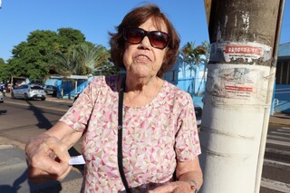 Hor&aacute;rios divergentes e distribui&ccedil;&atilde;o de senha frustram procura por vacina