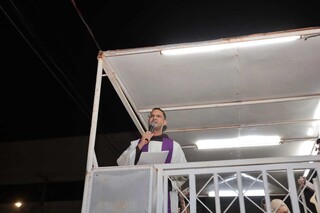 Cinco par&oacute;quias se unem e levam fi&eacute;is &agrave;s ruas na Semana Santa