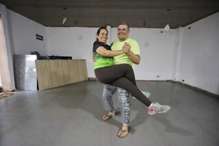 Casal constr&oacute;i piscina e reforma a casa sozinho ap&oacute;s 3 perguntas certas