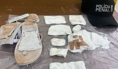 Mulheres s&atilde;o pegas em pres&iacute;dios com drogas no chinelo e dentro do corpo