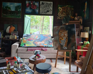 Perto da aposentadoria, M&ocirc;nica descobriu talento pintando on&ccedil;as