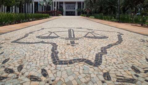 Estado enfrenta &ldquo;avalanche&rdquo; de a&ccedil;&otilde;es de professores cobrando f&eacute;rias